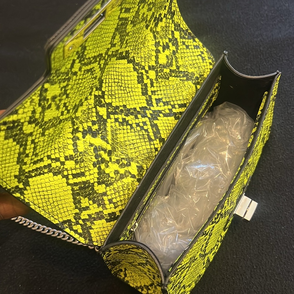 Lime green stud croc 🐊 print Steve Madden purse never used 🔥🔥new without🏷️ - Picture 6 of 8